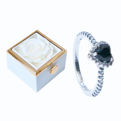 Eternal Rose Box i czarny pierścionek z wiecznym sercem